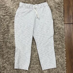 Lululemon Women’s Cropped Jogger Pants – Size 6